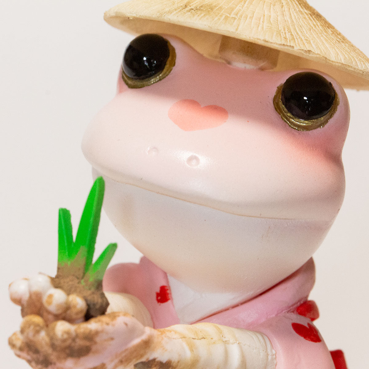 田植えと日本の文化を見守るカエルの縁起物
